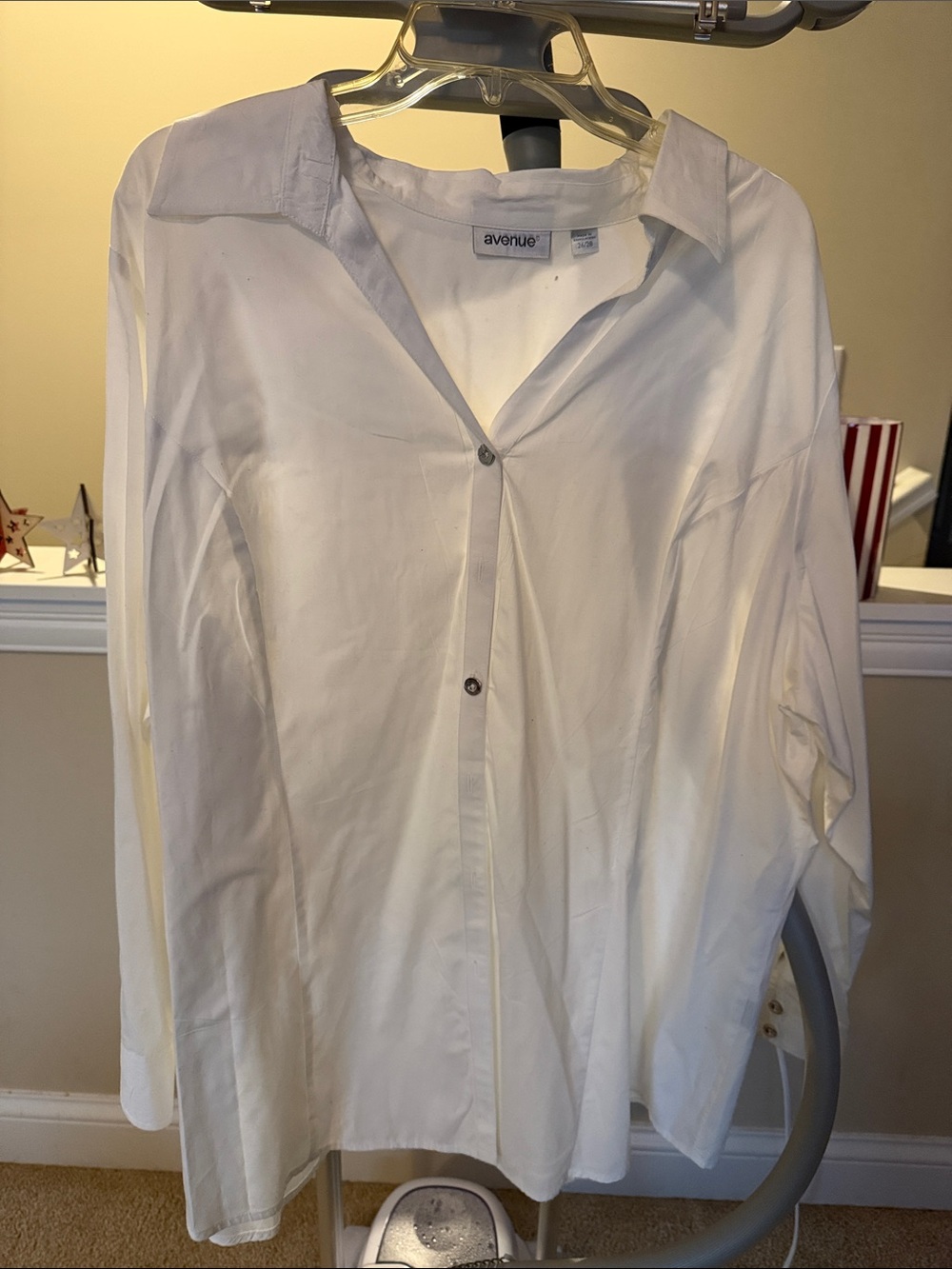 Avenue White Collared Button-Up Shirt